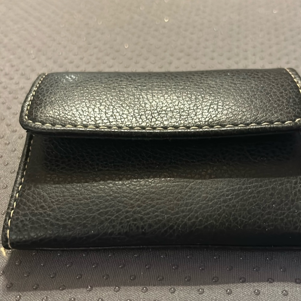 Black small wallet with ring holder